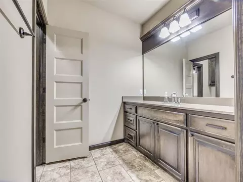 Bath - 4232 Hackney Wick Rd, Norman, OK 73072 photo 8 of 11