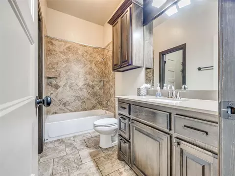 Bath - 4232 Hackney Wick Rd, Norman, OK 73072 photo 6 of 11