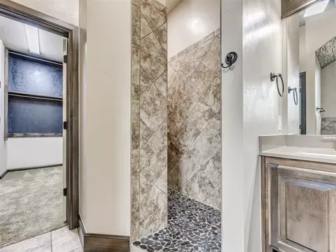Bath - 4232 Hackney Wick Rd, Norman, OK 73072 photo 5 of 11