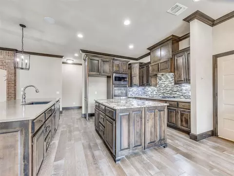 Kitchen - 4232 Hackney Wick Rd, Norman, OK 73072 photo 3 of 3