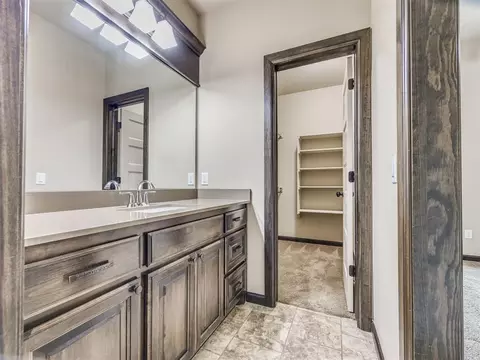 Bath - 4232 Hackney Wick Rd, Norman, OK 73072 photo 10 of 11