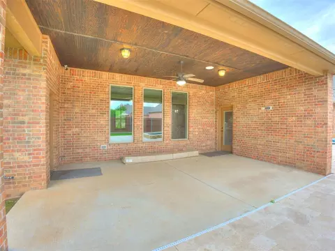 Exterior - 4232 Hackney Wick Rd, Norman, OK 73072 photo 3 of 5