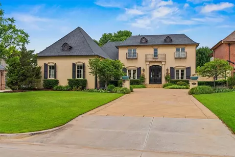 6415 N Pennsylvania Ave, Nichols Hills, OK 73116