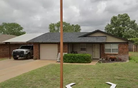 184 Circle Dr, Weatherford, OK 73096