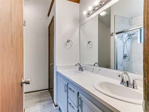 Bath - 4308 Trinity Dr, Shawnee, OK 74804 photo 1 of 6