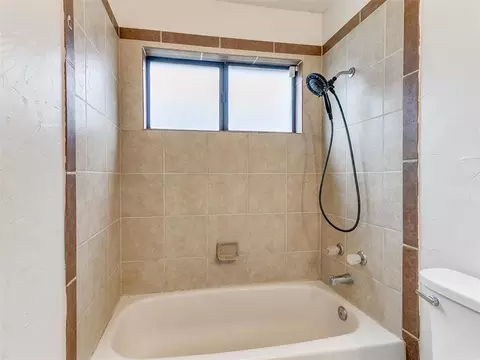 Bath - 4308 Trinity Dr, Shawnee, OK 74804 photo 5 of 6
