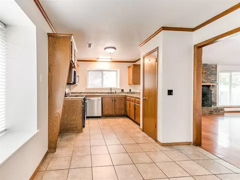 Kitchen - 4308 Trinity Dr, Shawnee, OK 74804 photo 1 of 6