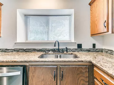 Kitchen - 4308 Trinity Dr, Shawnee, OK 74804 photo 6 of 6