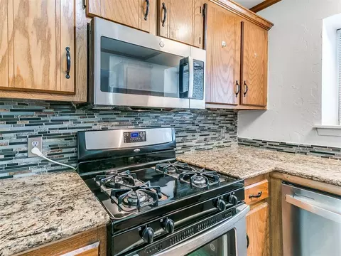 Kitchen - 4308 Trinity Dr, Shawnee, OK 74804 photo 5 of 6
