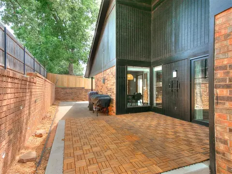 912 Stonehenge Dr, Edmond, OK 73034