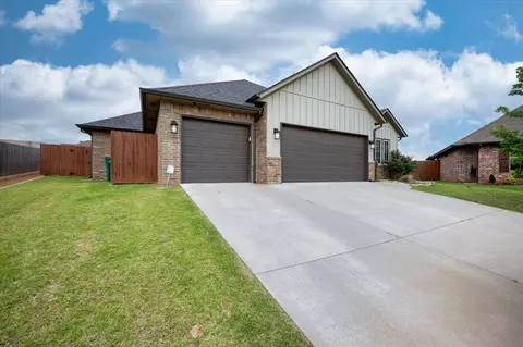 Exterior - 8917 E Brian Ln, Yukon, OK 73099 photo 2 of 7