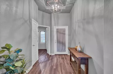 Entry Way - 8917 E Brian Ln, Yukon, OK 73099 photo 1 of 2