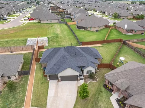 View/Area - 8917 E Brian Ln, Yukon, OK 73099 photo 2 of 5