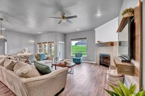 Living - 8917 E Brian Ln, Yukon, OK 73099 photo 2 of 2