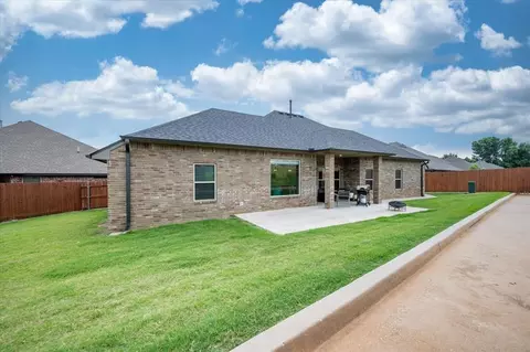 Exterior - 8917 E Brian Ln, Yukon, OK 73099 photo 7 of 7