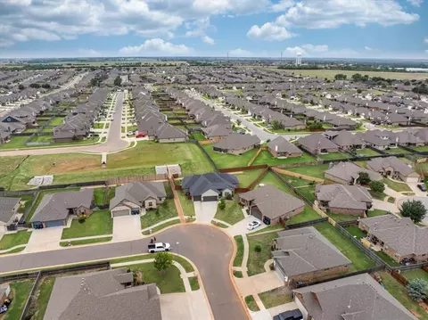 View/Area - 8917 E Brian Ln, Yukon, OK 73099 photo 5 of 5