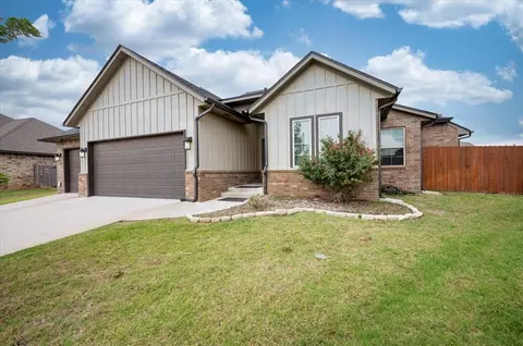 8917 E Brian Ln, Yukon, OK 73099