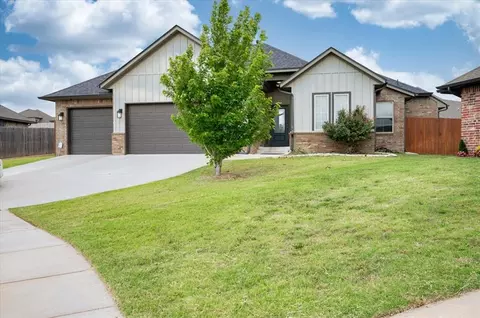 Exterior - 8917 E Brian Ln, Yukon, OK 73099 photo 3 of 7