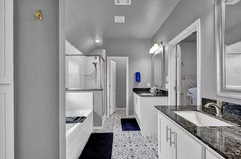 Bath - 8917 E Brian Ln, Yukon, OK 73099 photo 1 of 5