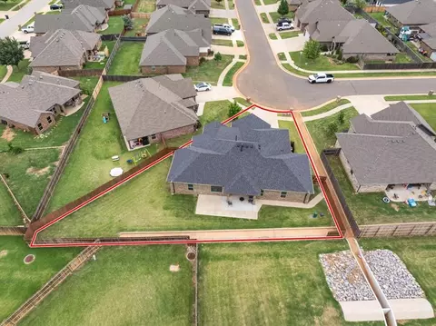 View/Area - 8917 E Brian Ln, Yukon, OK 73099 photo 4 of 5