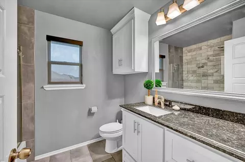 Bath - 8917 E Brian Ln, Yukon, OK 73099 photo 4 of 5