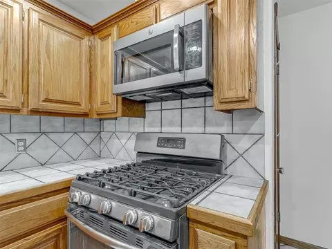 Kitchen - 3609 Hampton Ct, Norman, OK 73072 photo 3 of 4