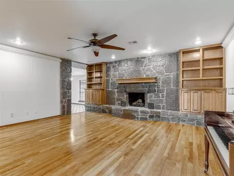 Living - 3609 Hampton Ct, Norman, OK 73072 photo 2 of 3