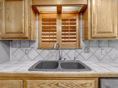 Kitchen - 3609 Hampton Ct, Norman, OK 73072 photo 4 of 4