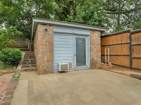 Exterior - 3609 Hampton Ct, Norman, OK 73072 photo 5 of 6