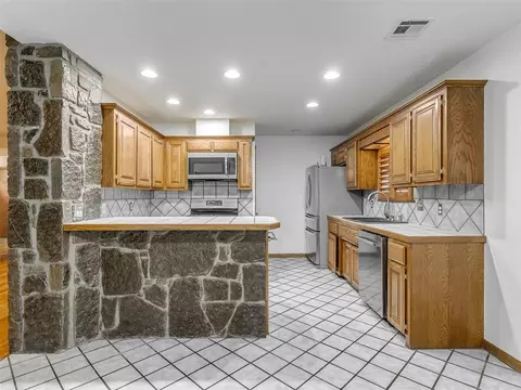 Kitchen - 3609 Hampton Ct, Norman, OK 73072 photo 1 of 4