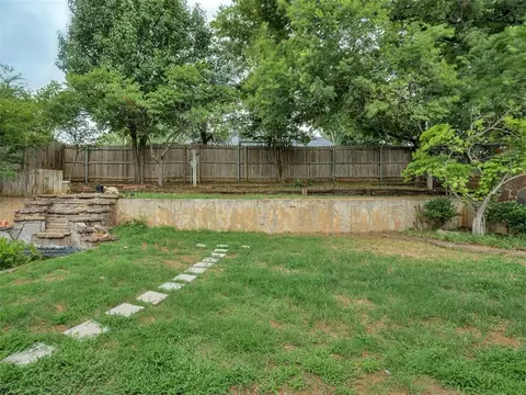 Exterior - 3609 Hampton Ct, Norman, OK 73072 photo 4 of 6