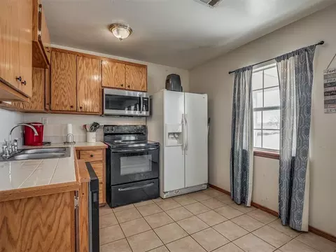 Kitchen - 335827 E Winding Rd, Mcloud, OK 74851 photo 1 of 5