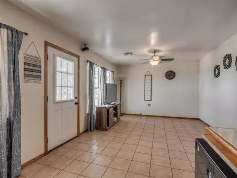 Living - 335827 E Winding Rd, Mcloud, OK 74851 photo 1 of 3