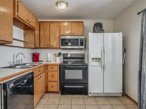 Kitchen - 335827 E Winding Rd, Mcloud, OK 74851 photo 3 of 5