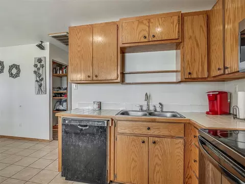 Kitchen - 335827 E Winding Rd, Mcloud, OK 74851 photo 4 of 5