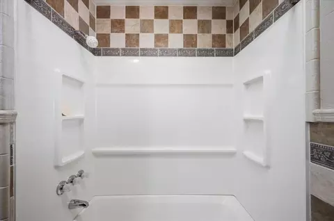 Bath - 407 S Third St, Binger, OK 73009 photo 3 of 3