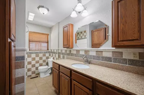 Bath - 407 S Third St, Binger, OK 73009 photo 2 of 3