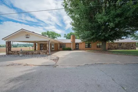 407 S Third St, Binger, OK 73009