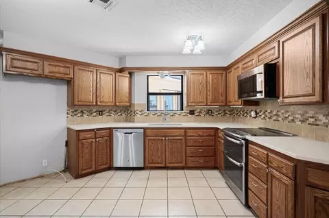 Kitchen - 407 S Third St, Binger, OK 73009 photo 2 of 2