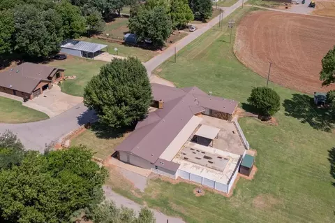 View/Area - 407 S Third St, Binger, OK 73009 photo 5 of 11
