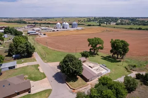 View/Area - 407 S Third St, Binger, OK 73009 photo 6 of 11
