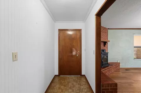 Entry Way - 407 S Third St, Binger, OK 73009 photo 3 of 5