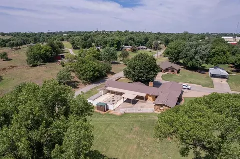 View/Area - 407 S Third St, Binger, OK 73009 photo 10 of 11
