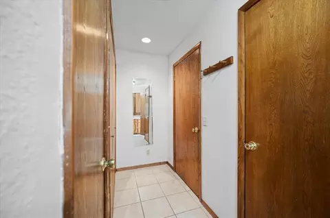 Entry Way - 407 S Third St, Binger, OK 73009 photo 1 of 5