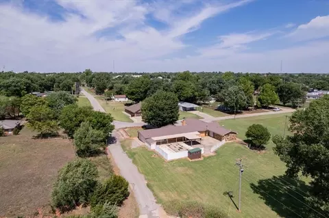 View/Area - 407 S Third St, Binger, OK 73009 photo 1 of 11
