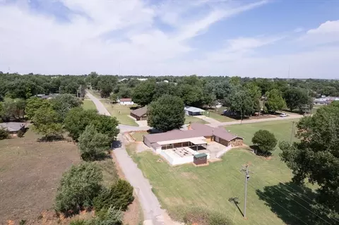 View/Area - 407 S Third St, Binger, OK 73009 photo 3 of 11