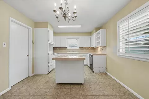 Kitchen - 345 Lakeside Dr, Altus, OK 73521 photo 1 of 6