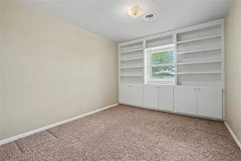Bedroom - 345 Lakeside Dr, Altus, OK 73521 photo 4 of 7