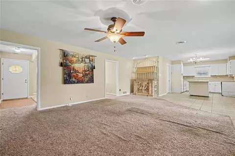 Living - 345 Lakeside Dr, Altus, OK 73521 photo 3 of 6