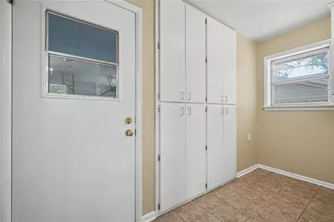 Entry Way - 345 Lakeside Dr, Altus, OK 73521 photo 4 of 4